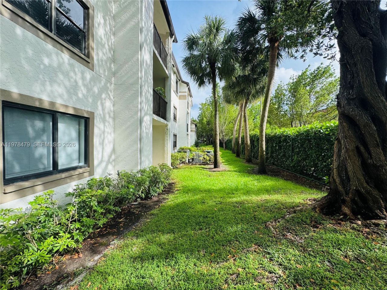 570 S Park Rd, Unit 13-6, Hollywood, FL 33021 Photo