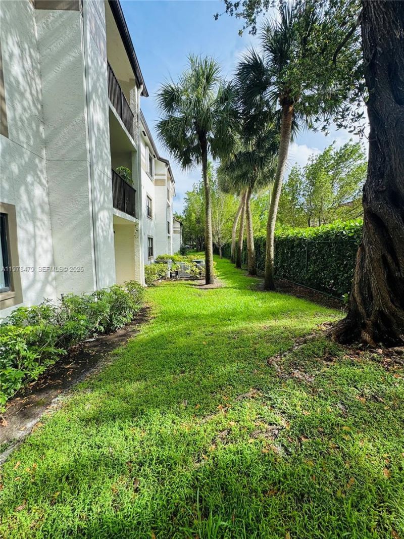 570 S Park Rd, Unit 13-6, Hollywood, FL 33021 Photo