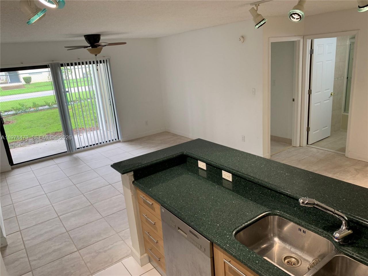 570 S Park Rd, Unit 13-6, Hollywood, FL 33021 Photo