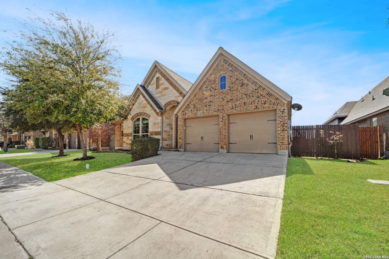 2725 Saddlehorn Dr, Seguin, TX 78155 Main Photo