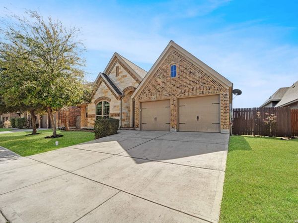 2725 SADDLEHORN DR, Seguin, TX 78155