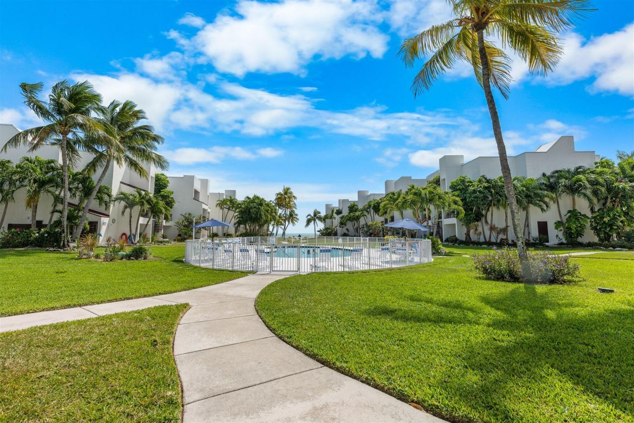 601 W Ocean Drive, Unit 105D, Key Colony, FL 33051 Photo