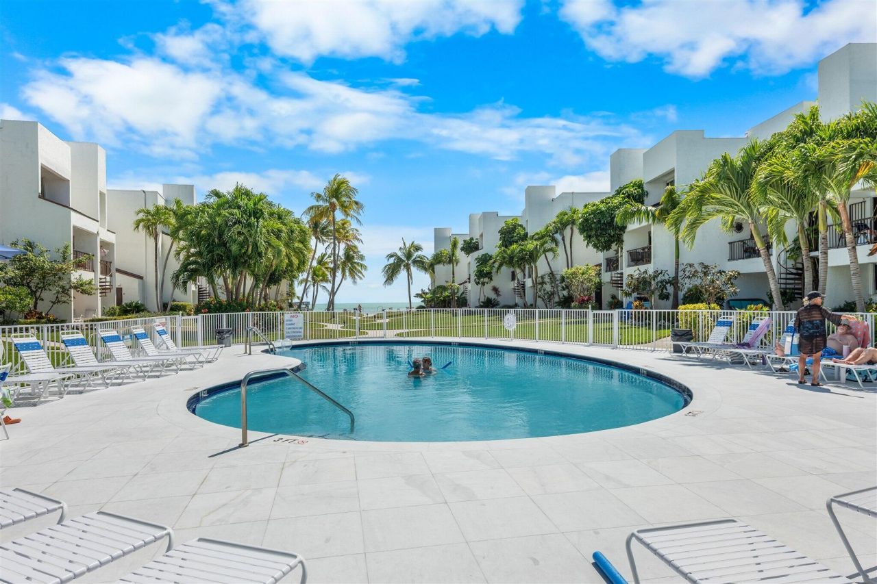 601 W Ocean Drive, Unit 105D, Key Colony, FL 33051 Photo