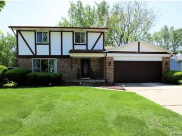 1014 Birchwood Drive, Flushing, MI 48433