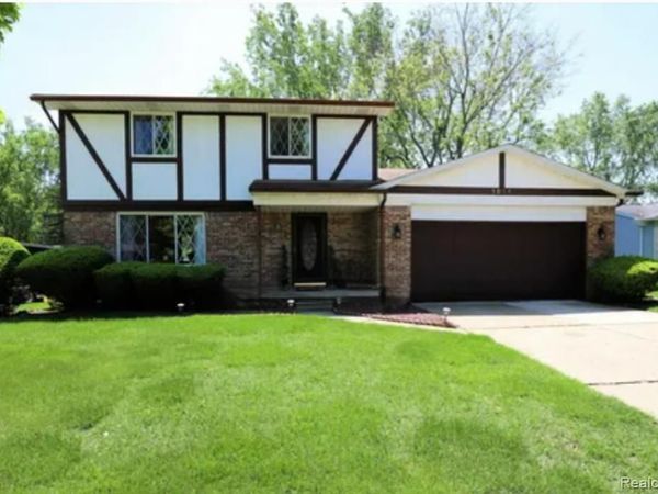 1014 Birchwood Drive, Flushing, MI 48433