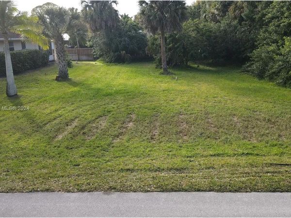 755 38th Court, Vero Beach, FL 32968