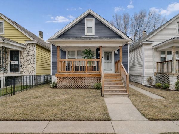 8224 S Saginaw Avenue, Chicago, IL 60617