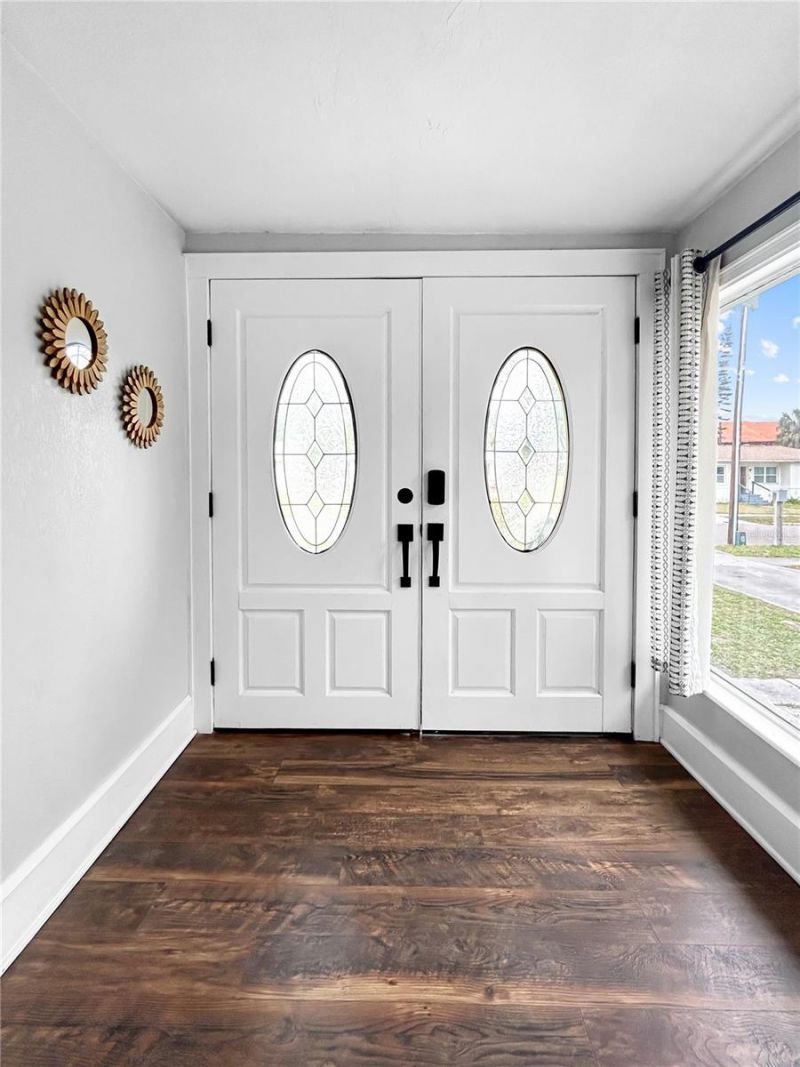 626 37th Avenue S, Saint Petersburg, FL 33705 Photo