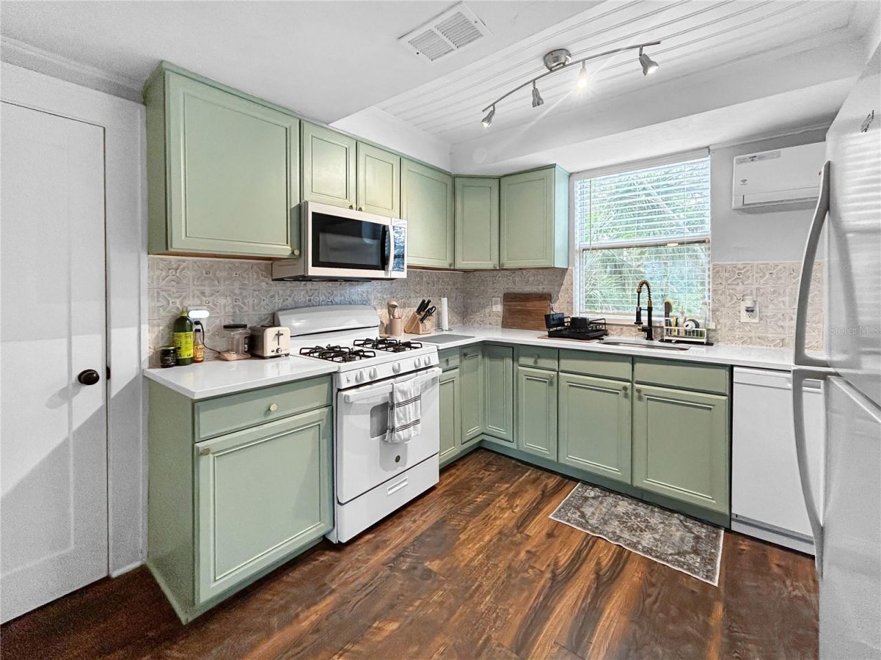 626 37th Avenue S, Saint Petersburg, FL 33705 Photo