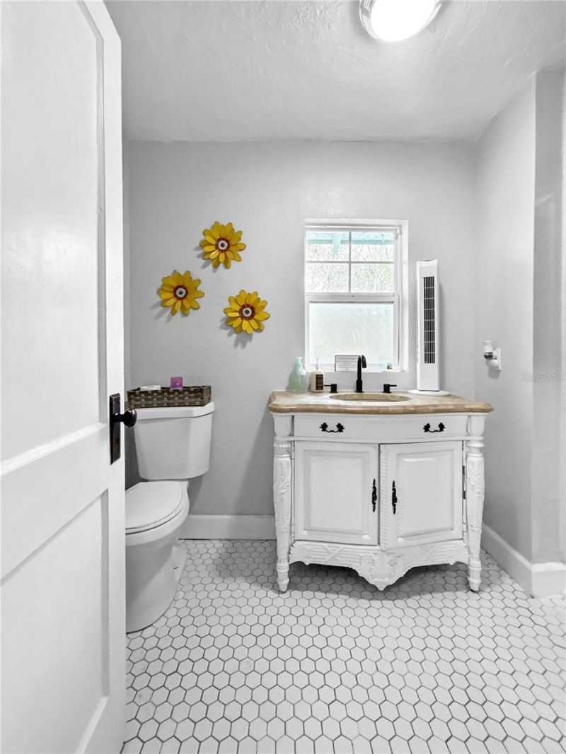 626 37th Avenue S, Saint Petersburg, FL 33705 Photo