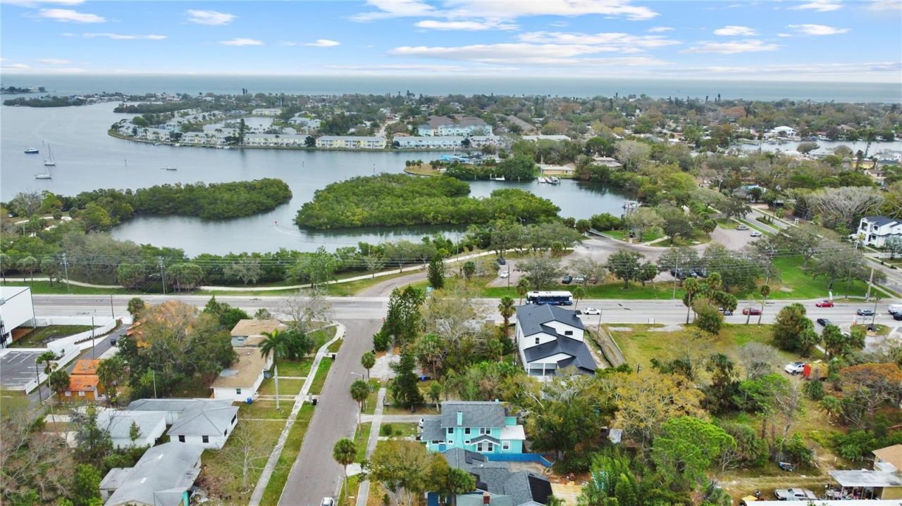 626 37th Avenue S, Saint Petersburg, FL 33705 Photo