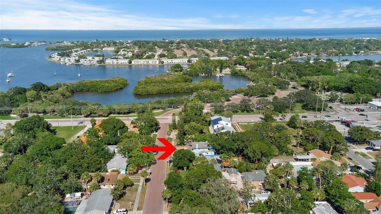 626 37th Avenue S, Saint Petersburg, FL 33705 Photo