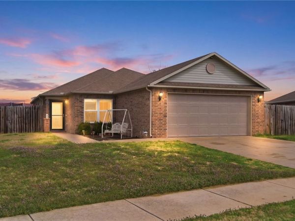 7964 Bridgegate Avenue , Springdale, AR 72762