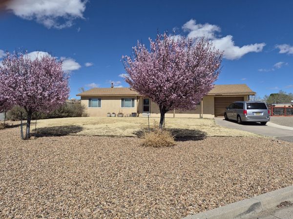 3601 33rd Circle SE, Rio Rancho, NM 87124
