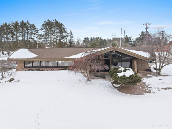 126 Woodward Avenue, Iron Mountain, MI 49801