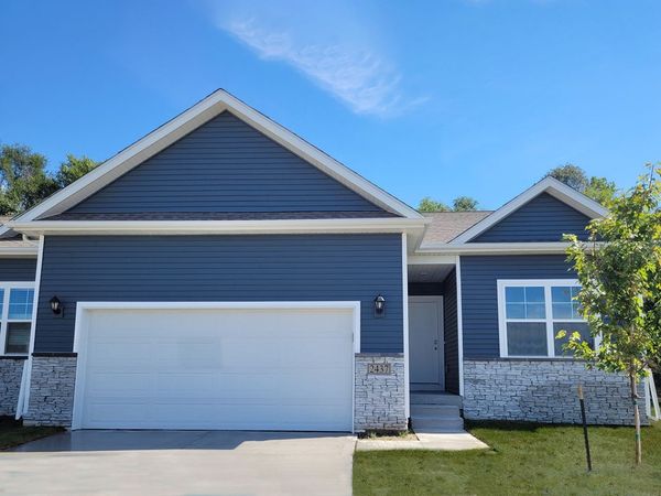 720 Magnolia Way , Tiffin, IA 52340