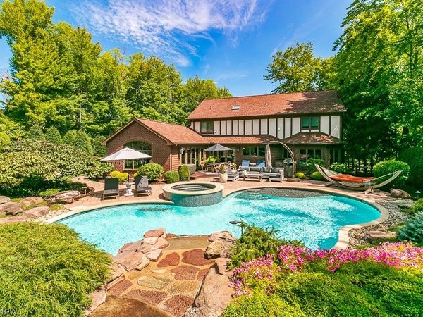 780 Village Circle , Gates Mills, OH 44040