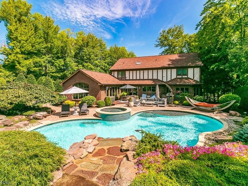 780 Village Circle, Gates Mills, OH 44040 Photo 1