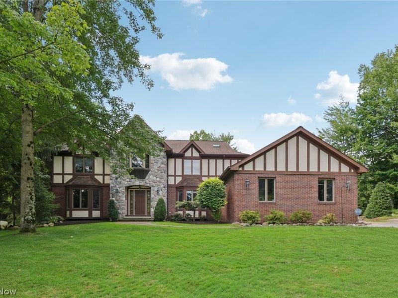 780 Village Circle, Gates Mills, OH 44040 Photo 4