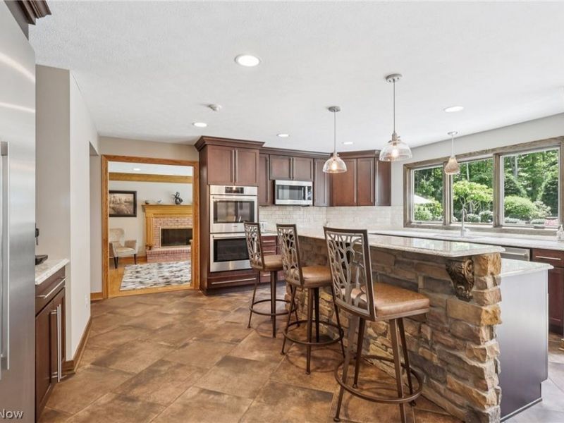 780 Village Circle, Gates Mills, OH 44040 Photo 6