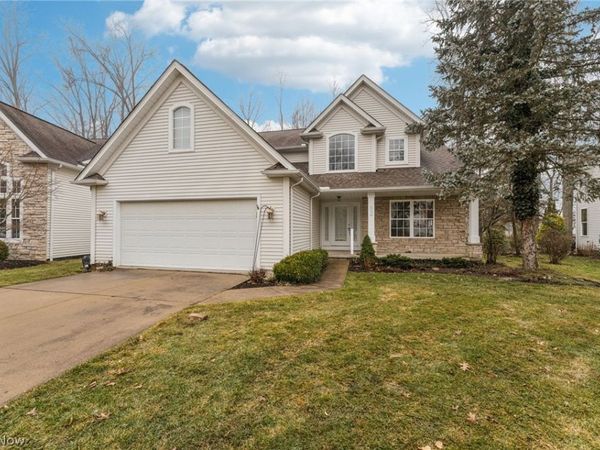 654 Brownstone Circle, Avon Lake, OH 44012