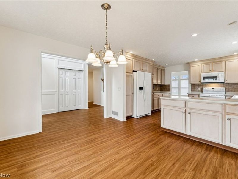 654 Brownstone Circle, Avon Lake, OH 44012 Photo 11