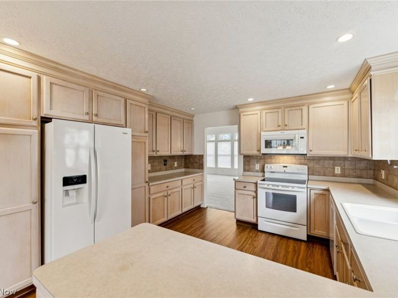 654 Brownstone Circle, Avon Lake, OH 44012 Photo 13