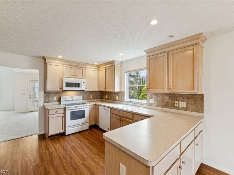 654 Brownstone Circle, Avon Lake, OH 44012 Photo 14