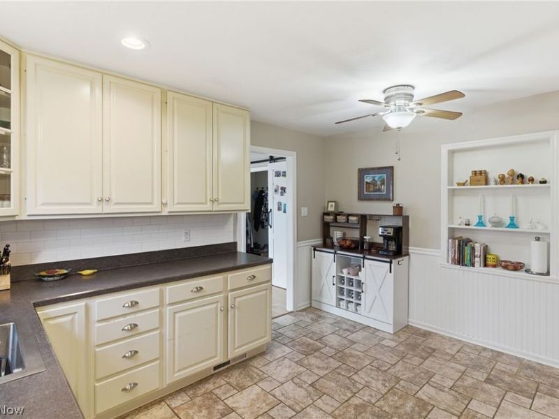 15640 Glenridge Avenue, Middleburg Heights, OH 44130 Photo 10