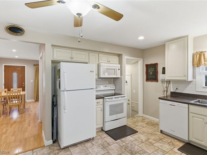 15640 Glenridge Avenue, Middleburg Heights, OH 44130 Photo 11