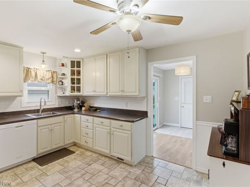 15640 Glenridge Avenue, Middleburg Heights, OH 44130 Photo 9