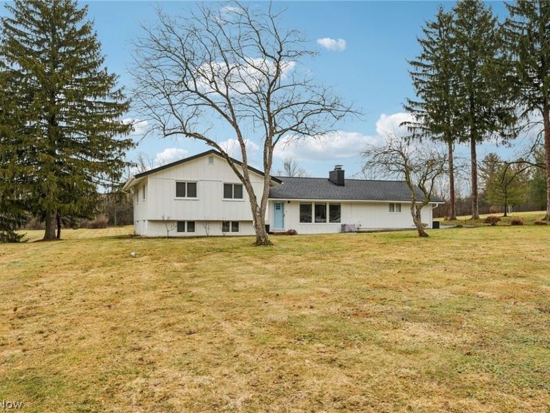 8354 Cloveridge Road, Chagrin Falls, OH 44022 Photo 1