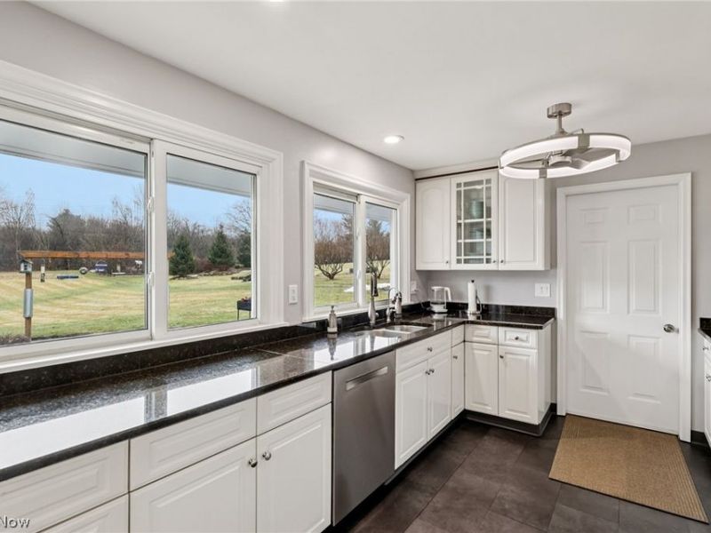 8354 Cloveridge Road, Chagrin Falls, OH 44022 Photo 11