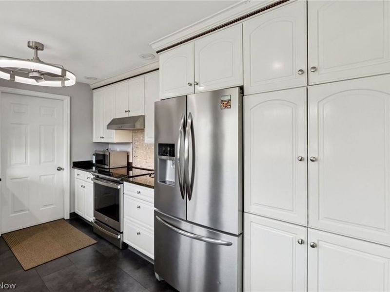 8354 Cloveridge Road, Chagrin Falls, OH 44022 Photo 12