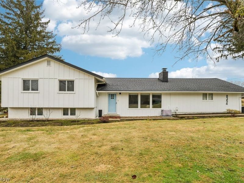 8354 Cloveridge Road, Chagrin Falls, OH 44022 Photo 2