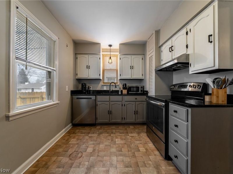 14606 Rainbow Avenue , Cleveland, OH 44111 Photo 6