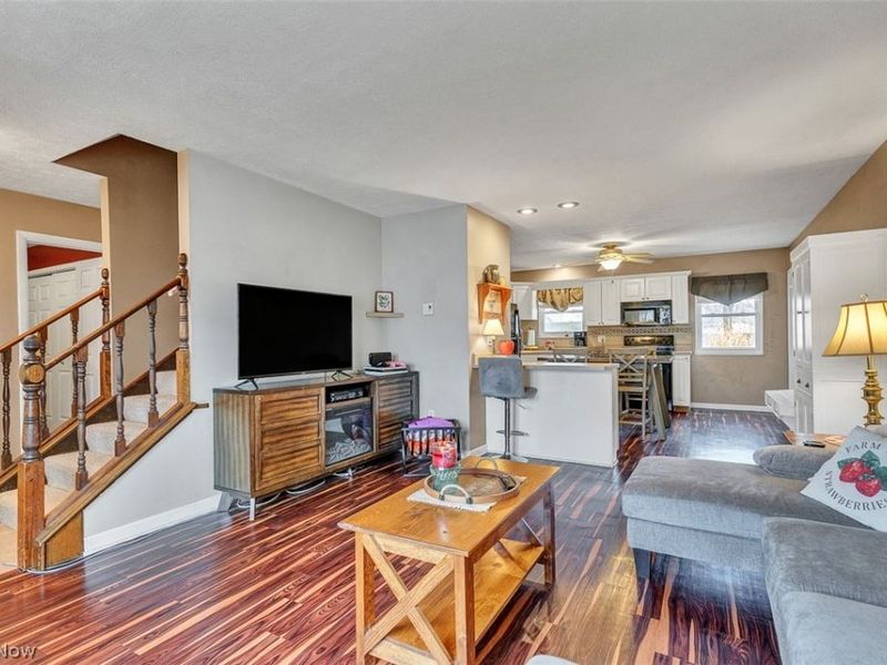 308 Loyola Drive , Elyria, OH 44035 Photo 2