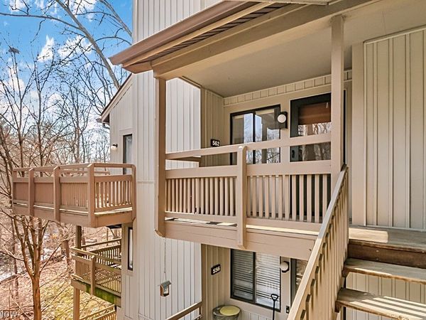 562 Meredith Lane , Cuyahoga Falls, OH 44223