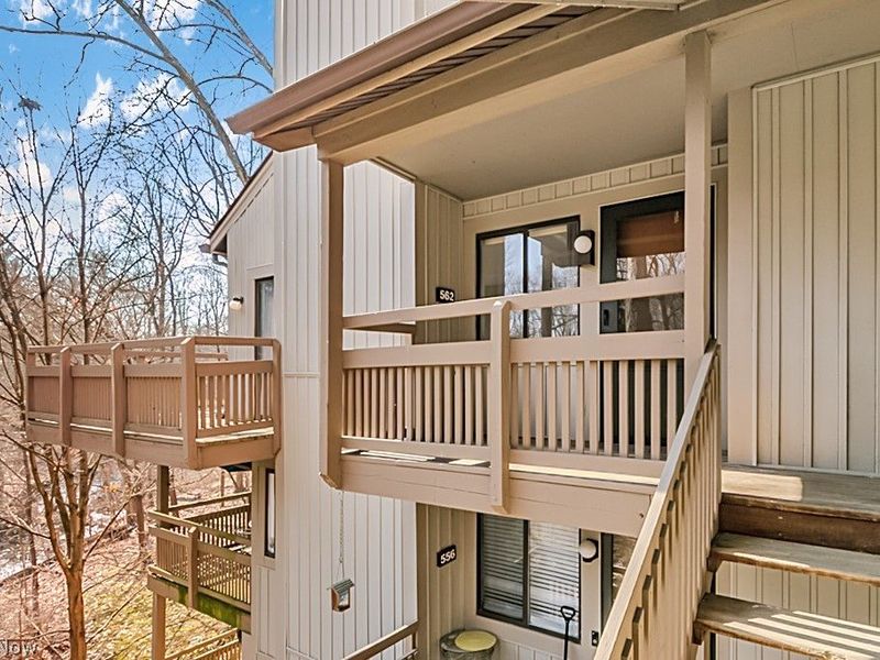 562 Meredith Lane , Cuyahoga Falls, OH 44223 Photo 1