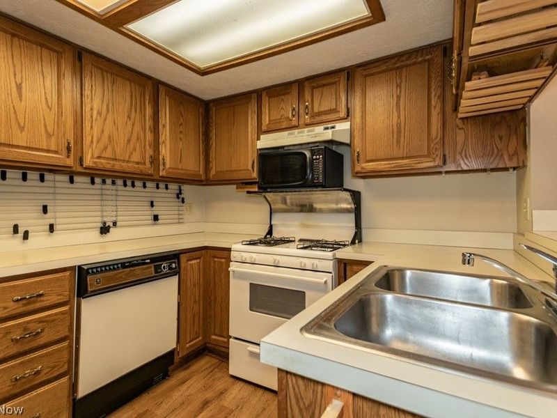 562 Meredith Lane , Cuyahoga Falls, OH 44223 Photo 12