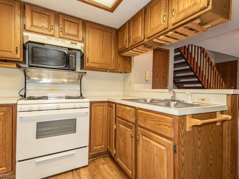 562 Meredith Lane , Cuyahoga Falls, OH 44223 Photo 13