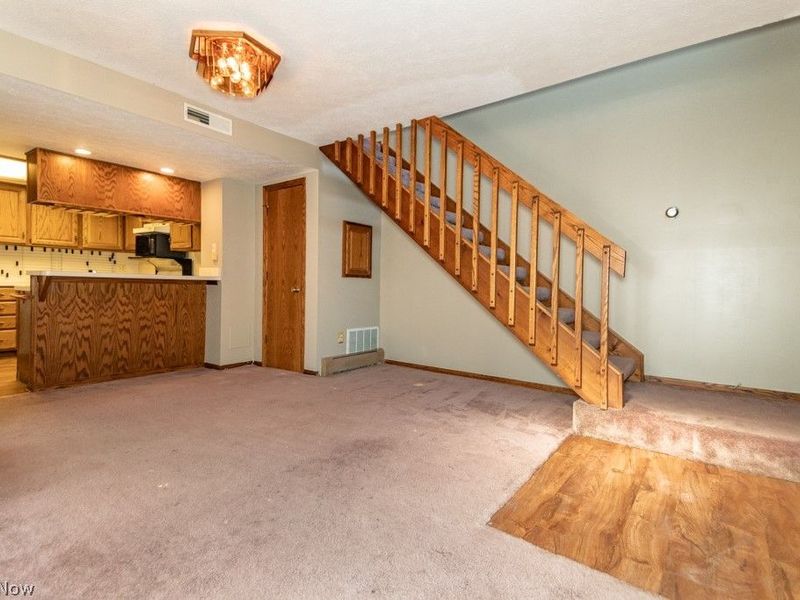 562 Meredith Lane , Cuyahoga Falls, OH 44223 Photo 2