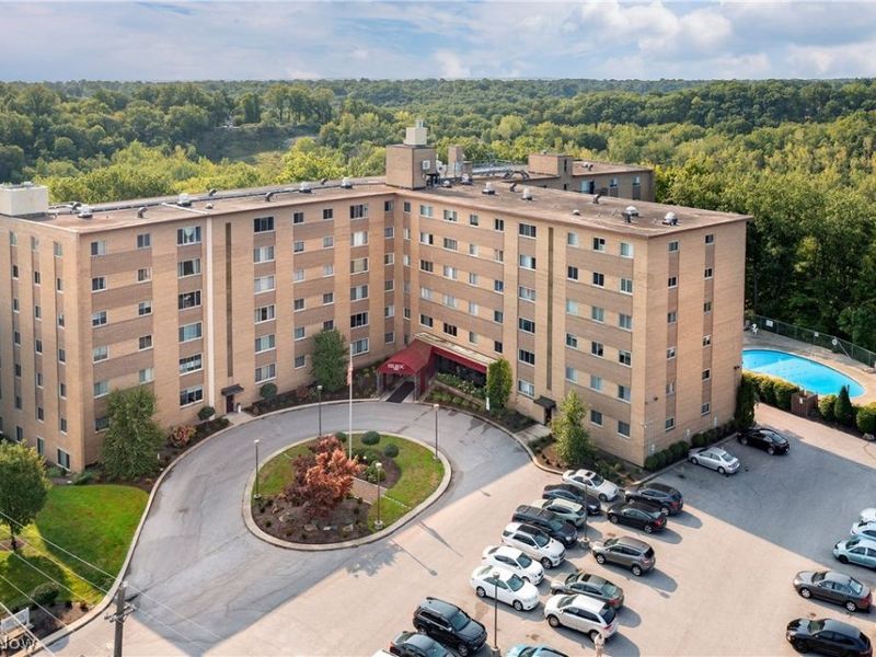 18501 Hilliard Boulevard , Unit 405, Rocky River, OH 44116 Photo 2