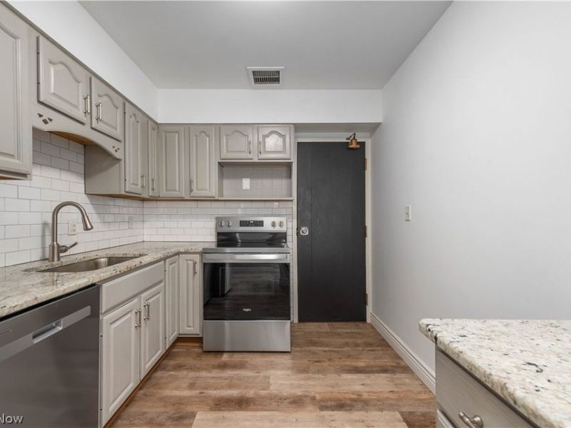 18501 Hilliard Boulevard , Unit 405, Rocky River, OH 44116 Photo 8