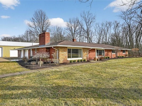7415 Bronson Road , Olmsted Twp, OH 44138
