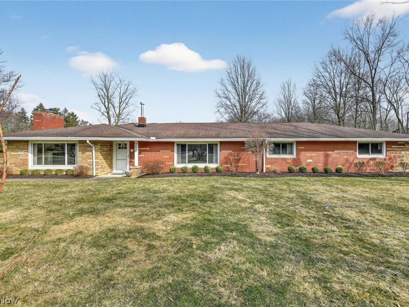 7415 Bronson Road, Olmsted Township, OH 44138 Photo 2