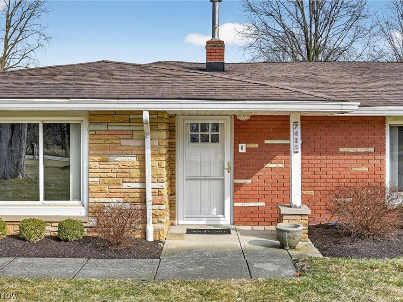 7415 Bronson Road, Olmsted Township, OH 44138 Photo 4