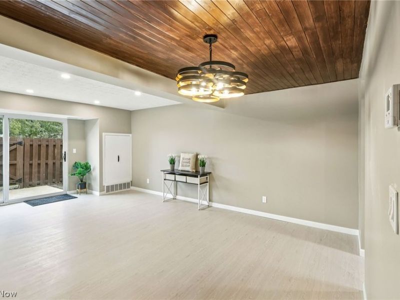 15290 Pine Hill Trail, Middleburg Heights, OH 44130 Photo 16