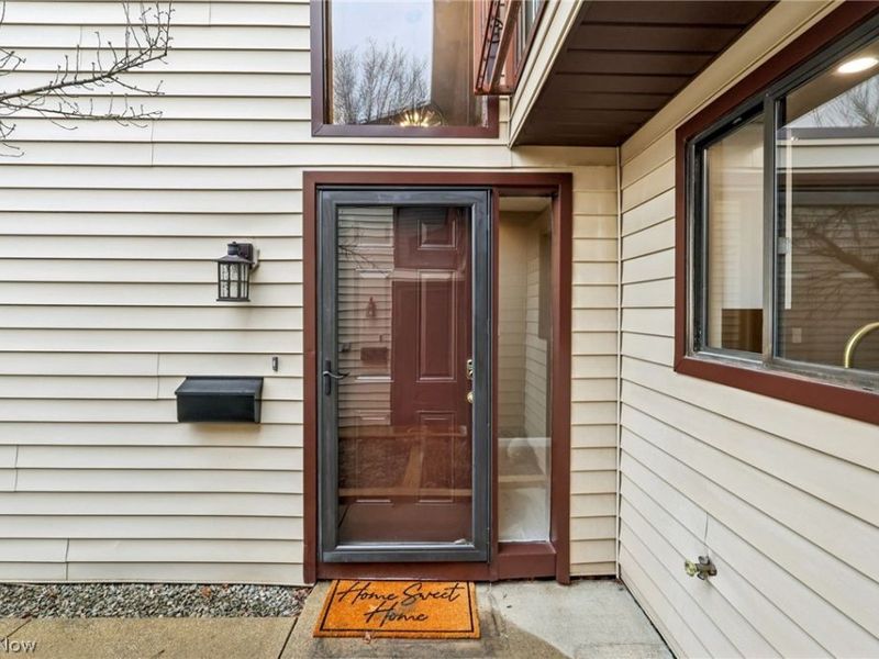 15290 Pine Hill Trail, Middleburg Heights, OH 44130 Photo 2