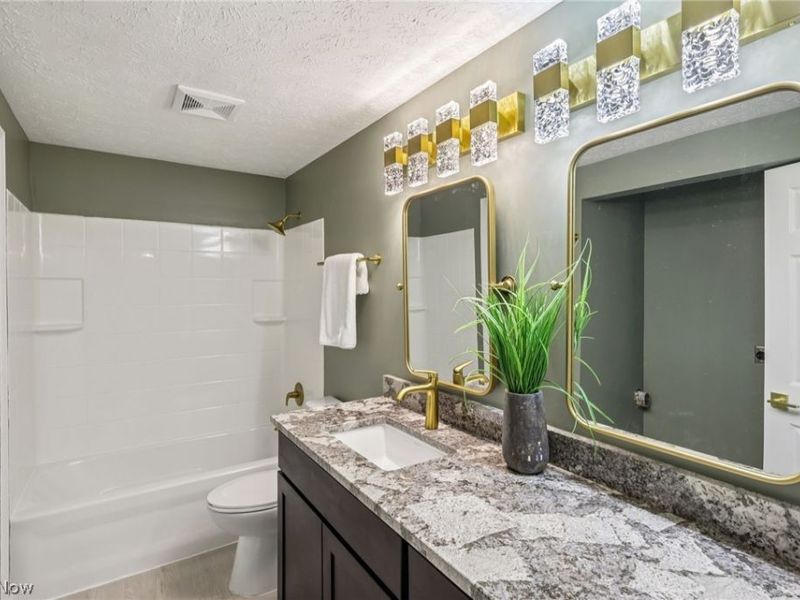 15290 Pine Hill Trail, Middleburg Heights, OH 44130 Photo 21